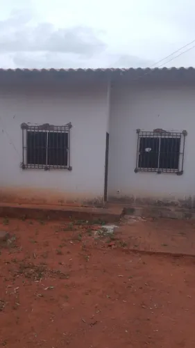 VENDO ESSA CASA QUITADA .
