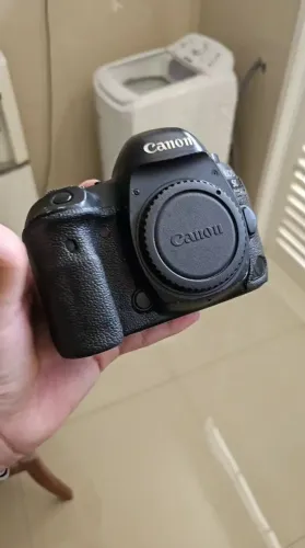Canon 5D Mark IV