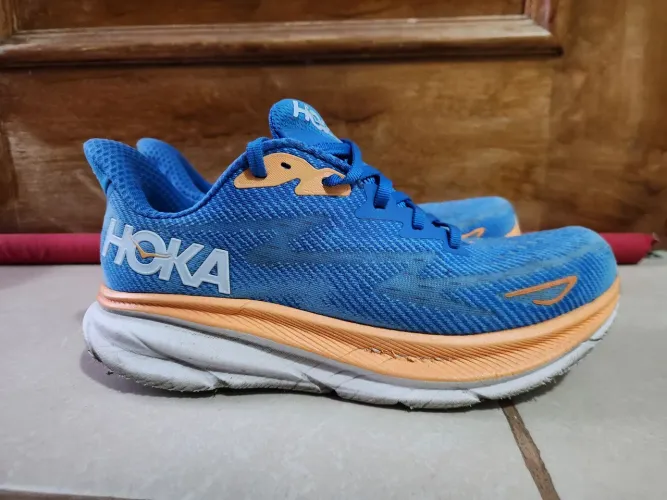 Hoka Clifton 9 