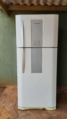 Geladeira Frost Free Electrolux 553 litros  gelando muito bem entrego 
