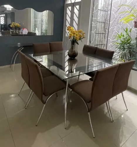 Vendo mesa de vidro 8 lugares com aparador