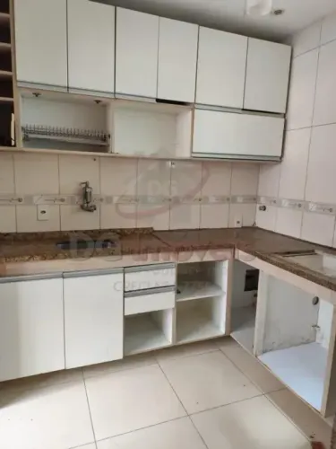 Ótimo apartamento no CONDOMÍNIO 25 DE AGOSTO!