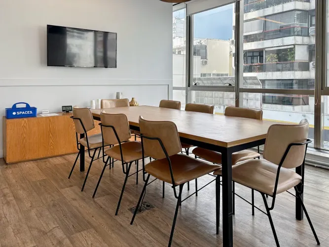 Espaço de escritório lindamente projetado para 10 pessoas em Spaces Spaces, Ipanema