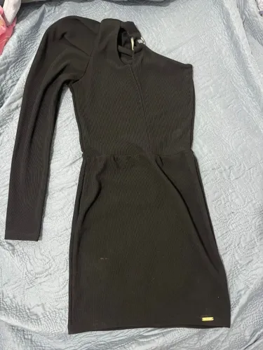 Vestido de festa preto de uma manga só