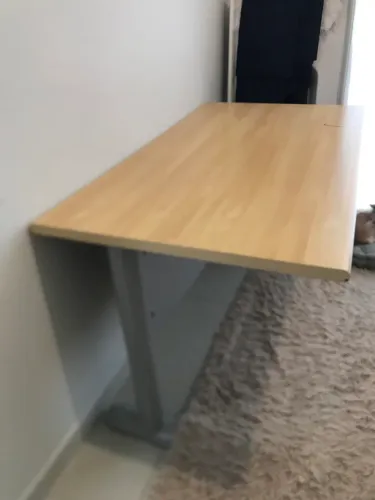 Escrivaninha/ Mesa / Cabideiro