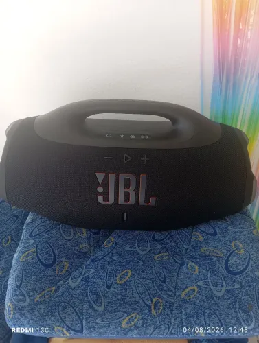 JBL boombox 04