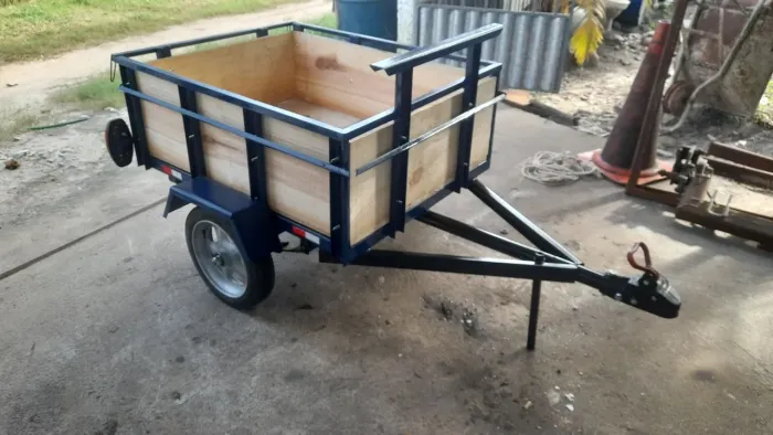 Reboque carretinha modelo fazendinha para motos