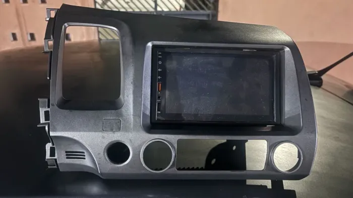 Moldura com multimídia Civic g8