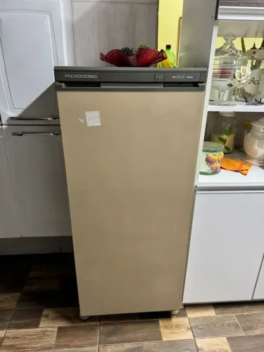 Freezer muito bem conservado 
