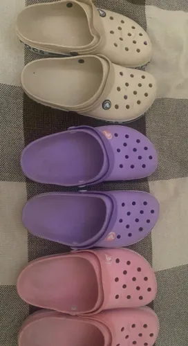 Crocs (não é original). Todas por esse valor.