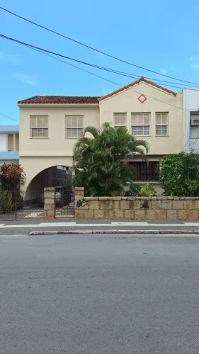 Casa para venda com 300 metros quadrados com 5 quartos