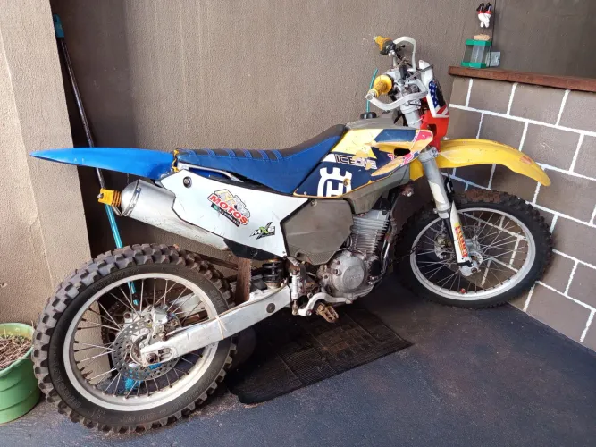 Husqvarna TE 410 com motor nacional 