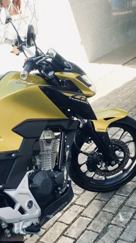 CB 300F 2024 estado de nova