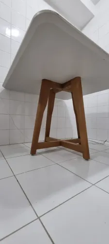 Mesa de jantar quadrada