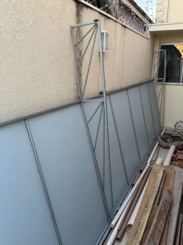 Toldo em Bom Estado (Medidas: 6,30m x 1,45m) - Pronto para Uso!