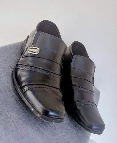 Sapato social preto infanto-juvenil