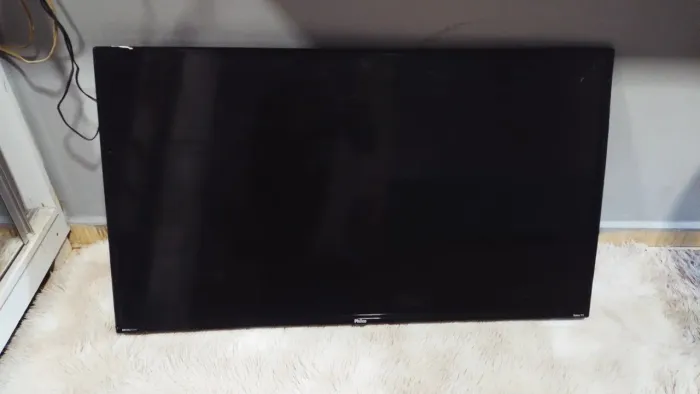 Tv Philco smartv 42 polegadas com defeito apenas para retirar peças