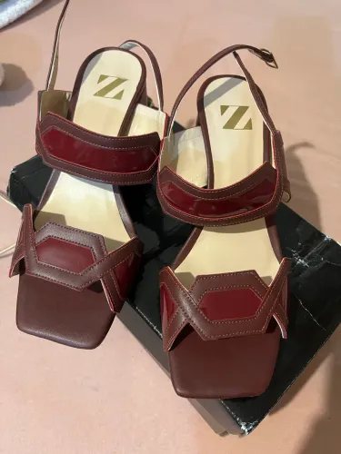 VENDO SANDÁLIA COR MARSALA N 37 Nova