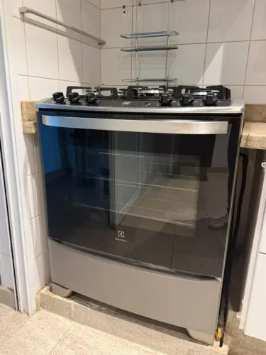 Fogão Electrolux 5 bocas inox com forno de vidro Fogão de piso 5 bocas, inox, forno com po