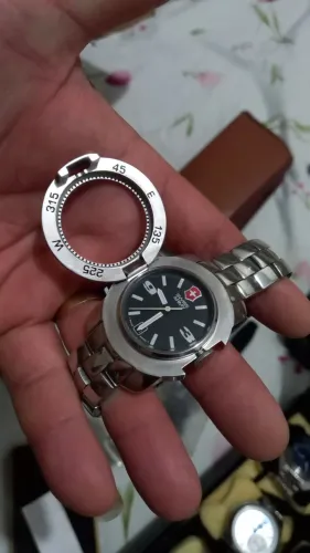  Swiss Army quartz saphire cristal 