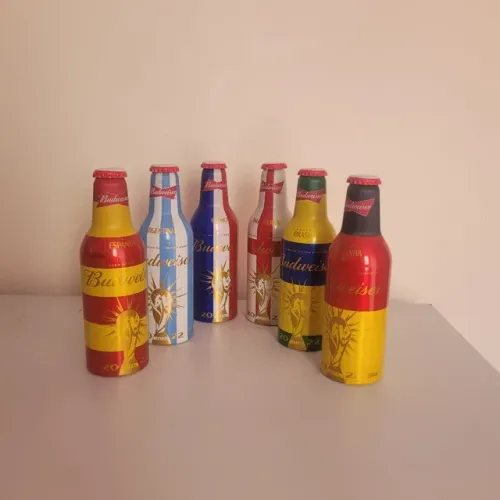 Garrafa Budweiser em alumínio da Copa do Mundo de 2022 / usadas