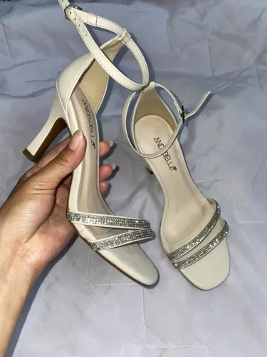 Sandália Andabella branca - salto fino 8 cm