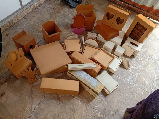 VENDE-SE LOTE DE PEÇAS DE MDF PARA ARTESANATO! 