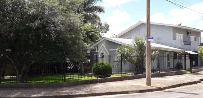 CASA COM DOIS PAVIMENTOS 3 DORMITÓRIOS, ACADEMIA, ESPAÇO GOURMET COM CHURRASQUEIRA, AMPLO 