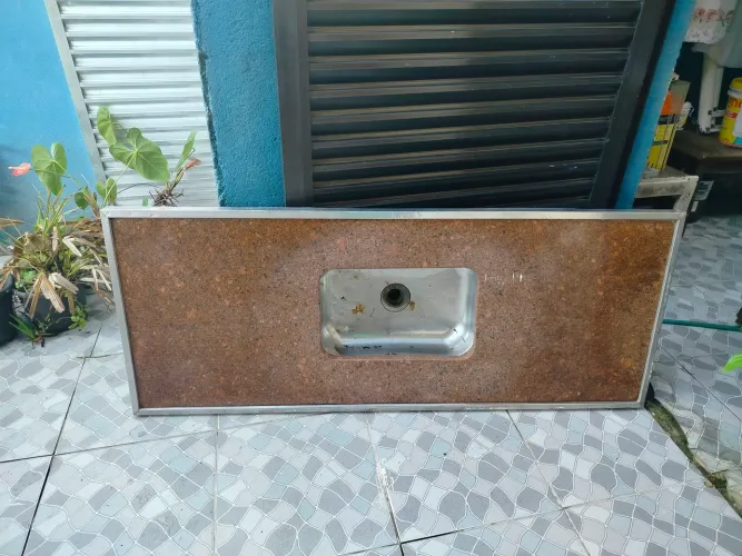 Pia de Granito 1,50 m com Cuba de Inox - R$ 250