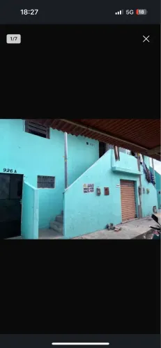 Alugo casa na Jatiuca, 2/4 na Rua Santa Sofia.