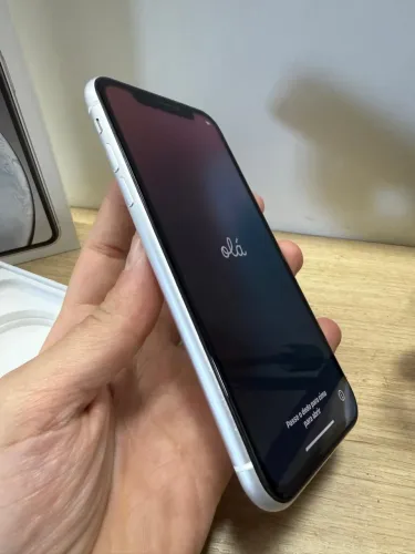 iPhone XR (semi novo em ótimo estado de conservação)