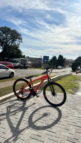 Bicicleta GTSM1 em ótimo estado, muito bonita e bem conservada.