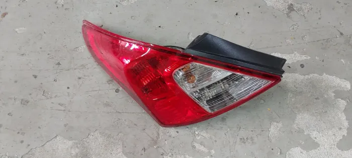 Lanterna traseira direita Nissan Versa 2013 a 2021