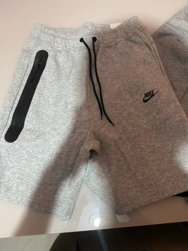 Short Nike Tech Fleece