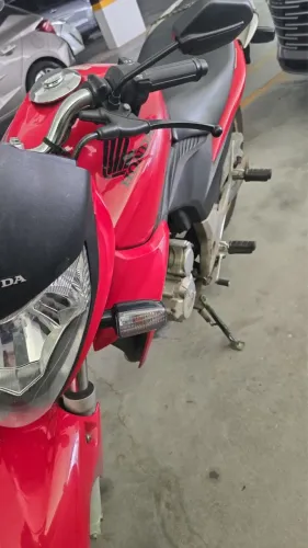 Vende-se moto muito conservada