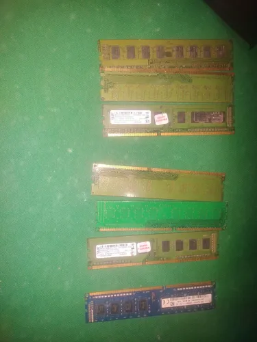 7 memória DDR 3 frequência 1333 2 gigas cada 1 tem boas funcionando perfeitamente