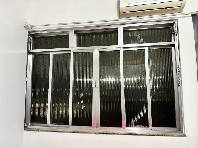 VENDO JANELA DE ALUMÍNIO A PREÇO DE BANANAS