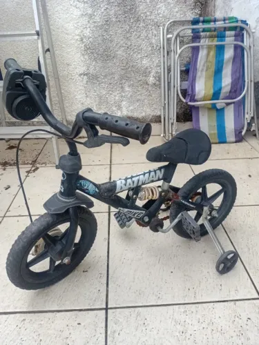 bicicleta  infantil usada  Batman