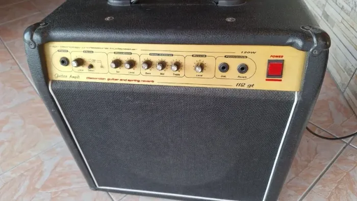 Amplificador 120W 12" falante Warm Music c Reverb e Drive