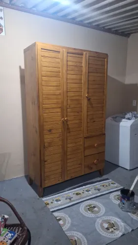 Guarda roupa de pinus 