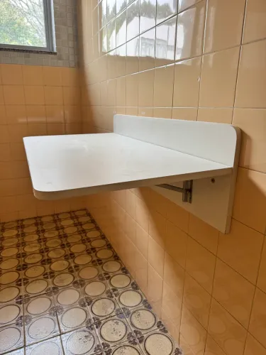 Vendo mesa de parede dobrável em mdf em excelente estado