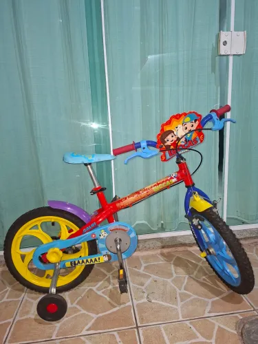 Vendo bicicleta Caloi infantil Luccas Neto aro 16 com rodinhas em perfeito estado