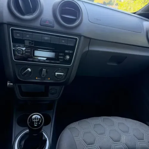 Volkswagen Voyage Selecao 1.6 Total Flex 8V 4P 2015