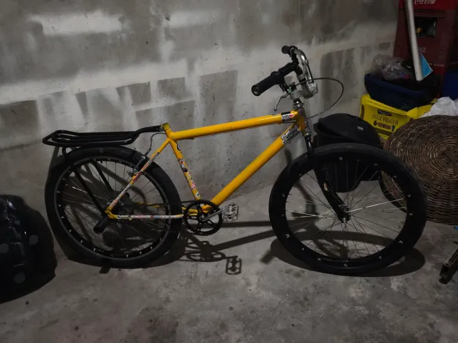 Bicicleta montadinha amarela 