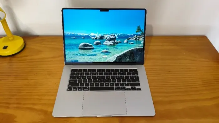 MacBook Air 15" M2 8GB 256GB - Silver - Estado impecável