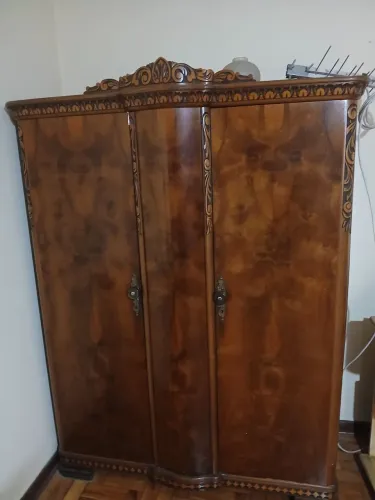 Guarda roupas antigo