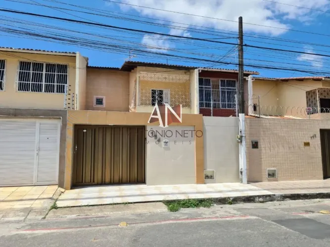 Casa com 4 suítes para venda no Itaperi