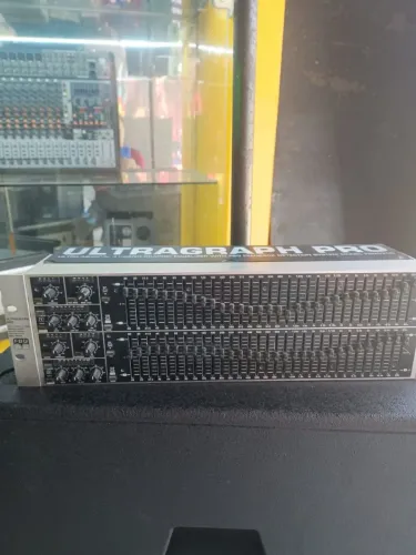 Equalizador BEHRINGER ULTRAGRAPH PRO FBQ6200 