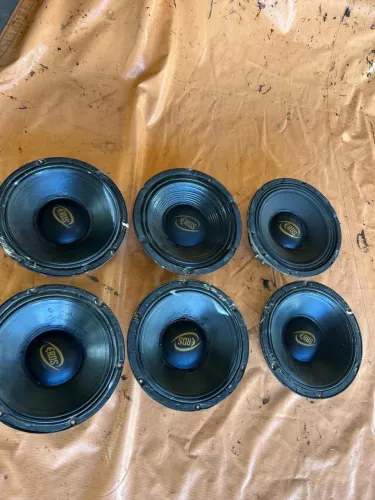 Vende-se 8 auto falantes de 400rms 8h 