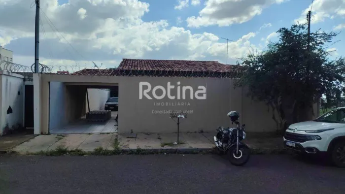 Casa para alugar, 3 quartos, Segismundo Pereira - Uberlândia/MG - Rotina Imobiliária